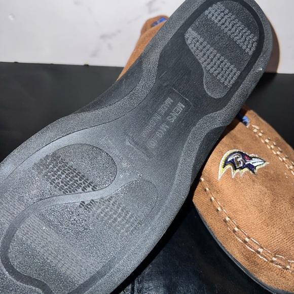 Brown Embroidered NFL Slippers - Picture 4 of 4